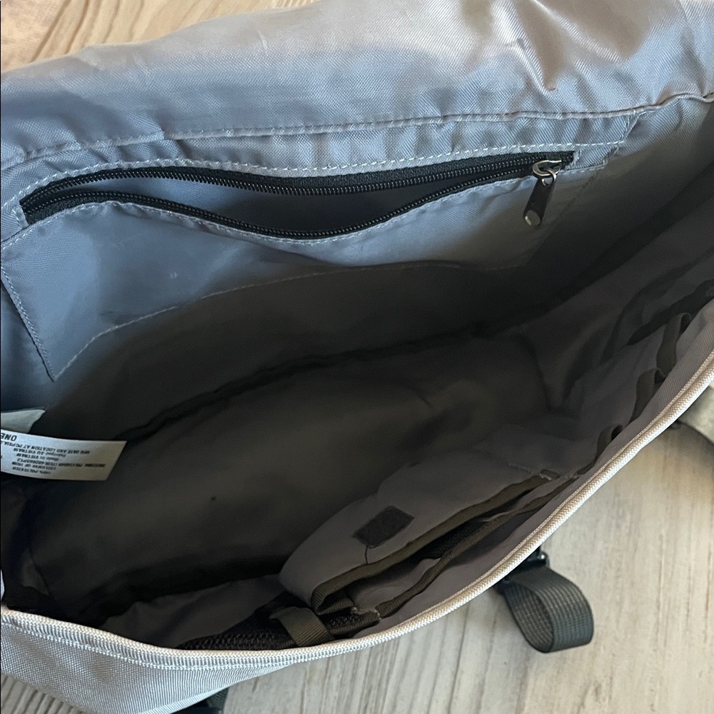 Patagonia Cream Messenger Bag with Black and Teal Accents - Picture 8 of 12